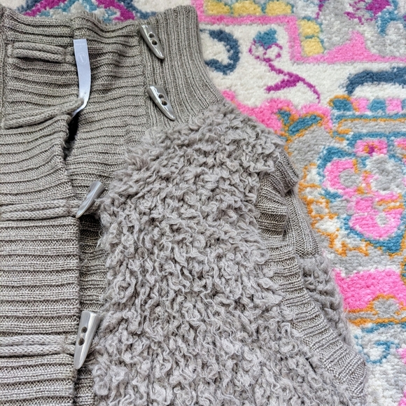 Kensi Fuzzy Vest - Picture 6 of 8